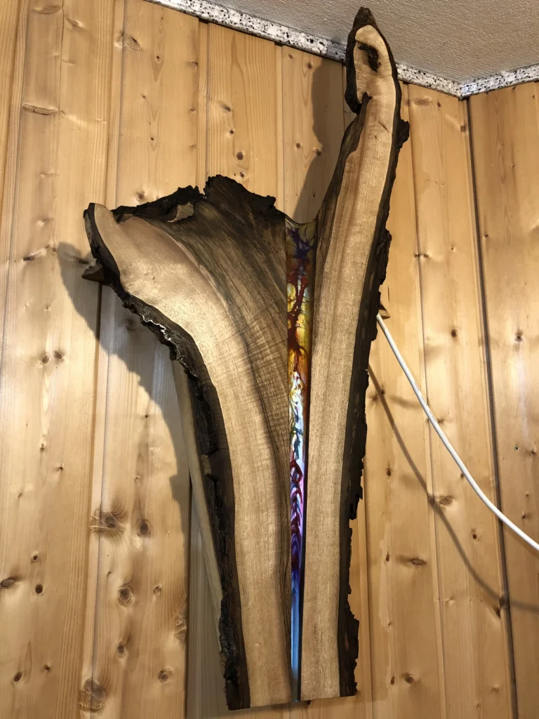 Deko Wandleuchte aus Nussholz
