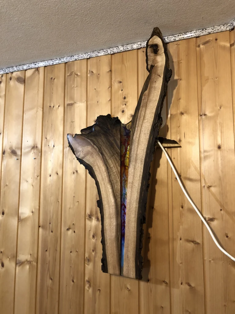 Deko Wandleuchte aus Nussholz