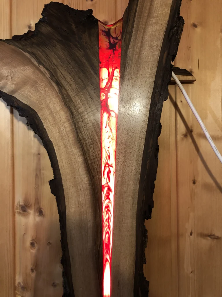 Deko Wandleuchte aus Nussholz