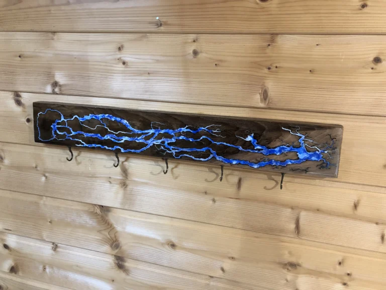 Schlüsselbrett aus Nussholz